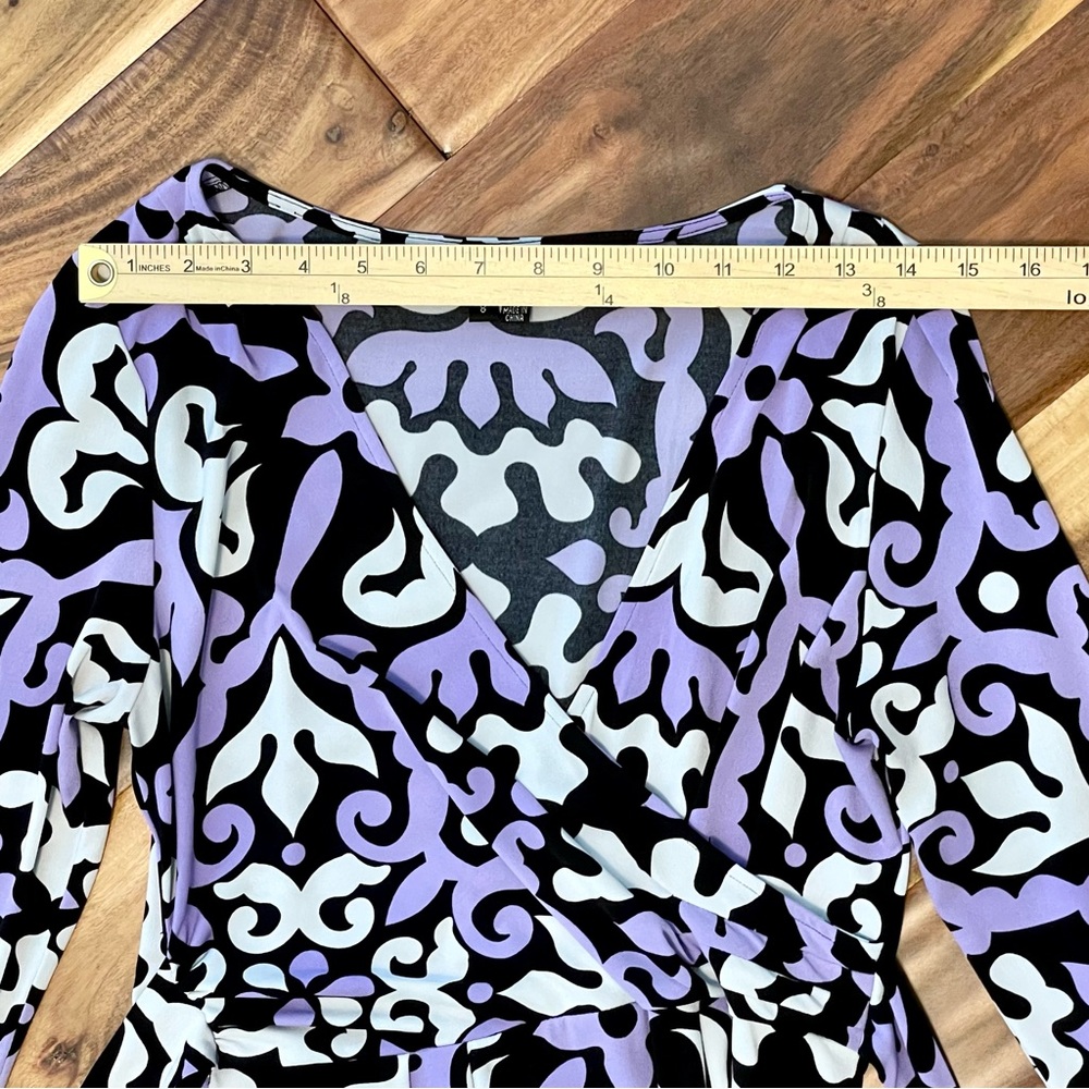 Nicole Miller Size 8 Faux Wrap Dress Scroll Design V Neck Purple Black Stretch - Picture 5 of 10